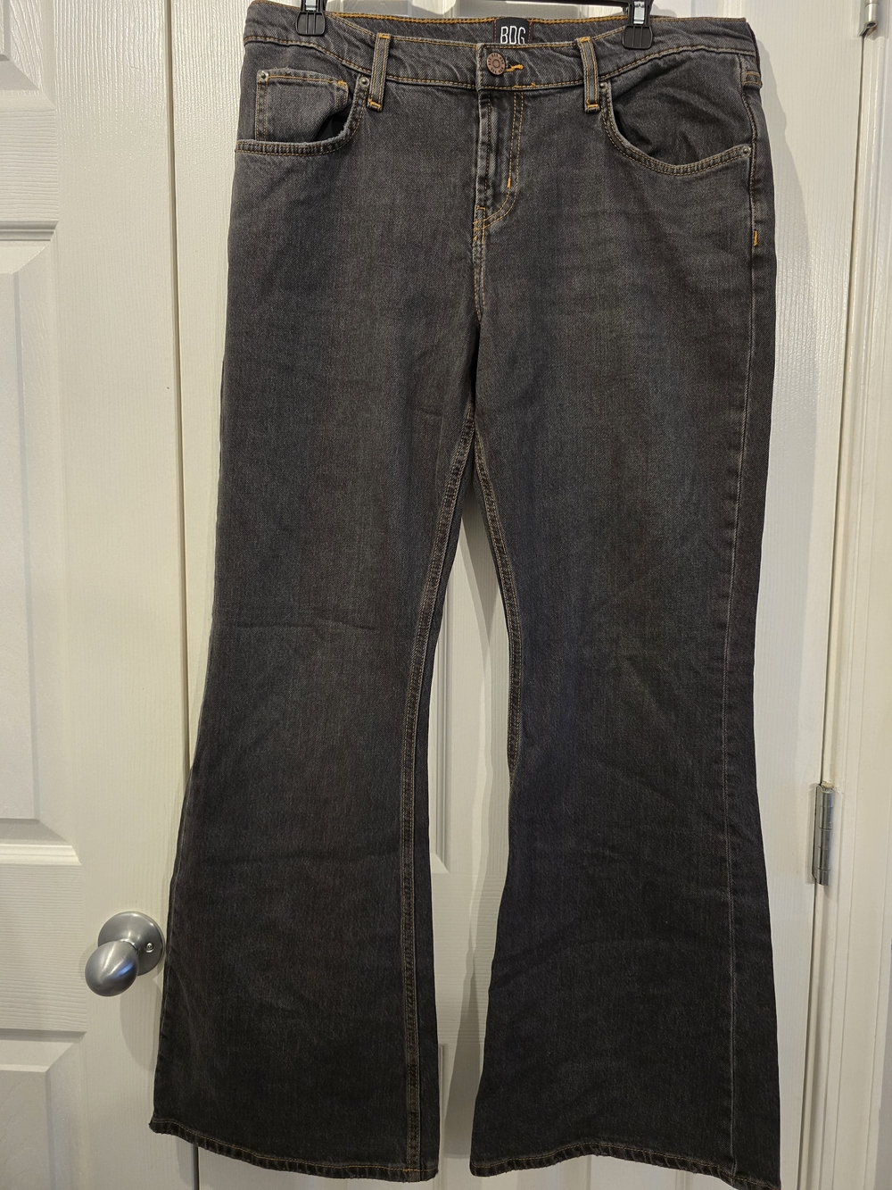 NWOT BDG Grey Bootcut Jeans - 32
34" approx waist & 31" approx inseam